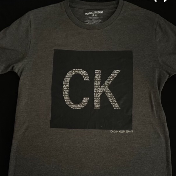 Calvin Klein Tee - Picture 1 of 1
